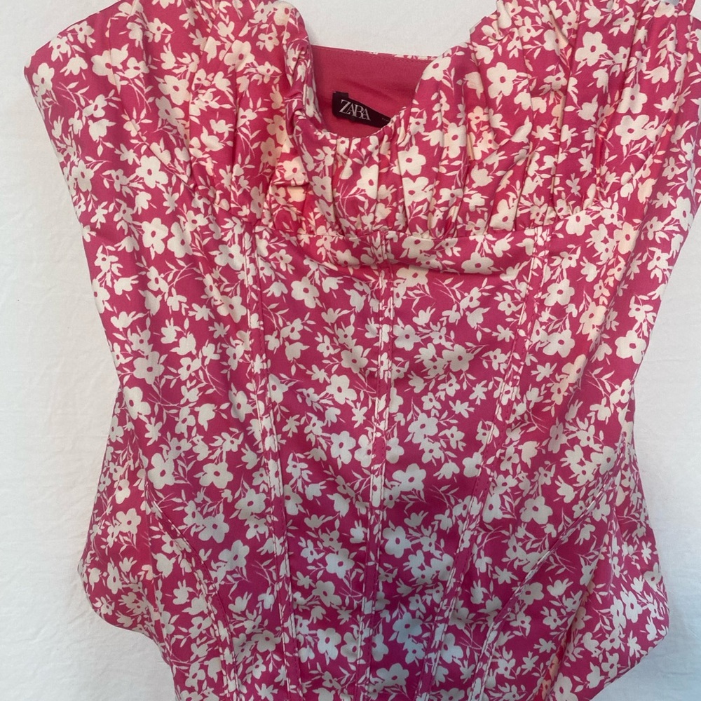 NWT Bodysuit, ZARA,Size Small Pink ,white and flower .